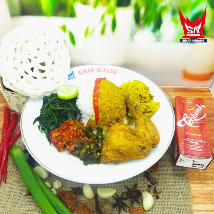 nasi ayamm goreng teh botol kotak krupuk putih